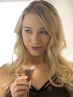 Riley Anne shows off her round